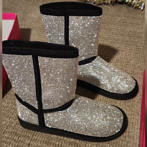 Shoe dazzle Women fuzzie dazzler boots - Picture 6 of 10